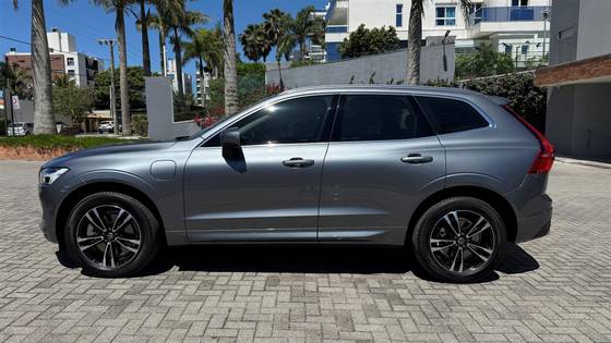 VOLVO XC60 2.0 T8 HYBRID MOMENTUM AWD GEARTRONIC